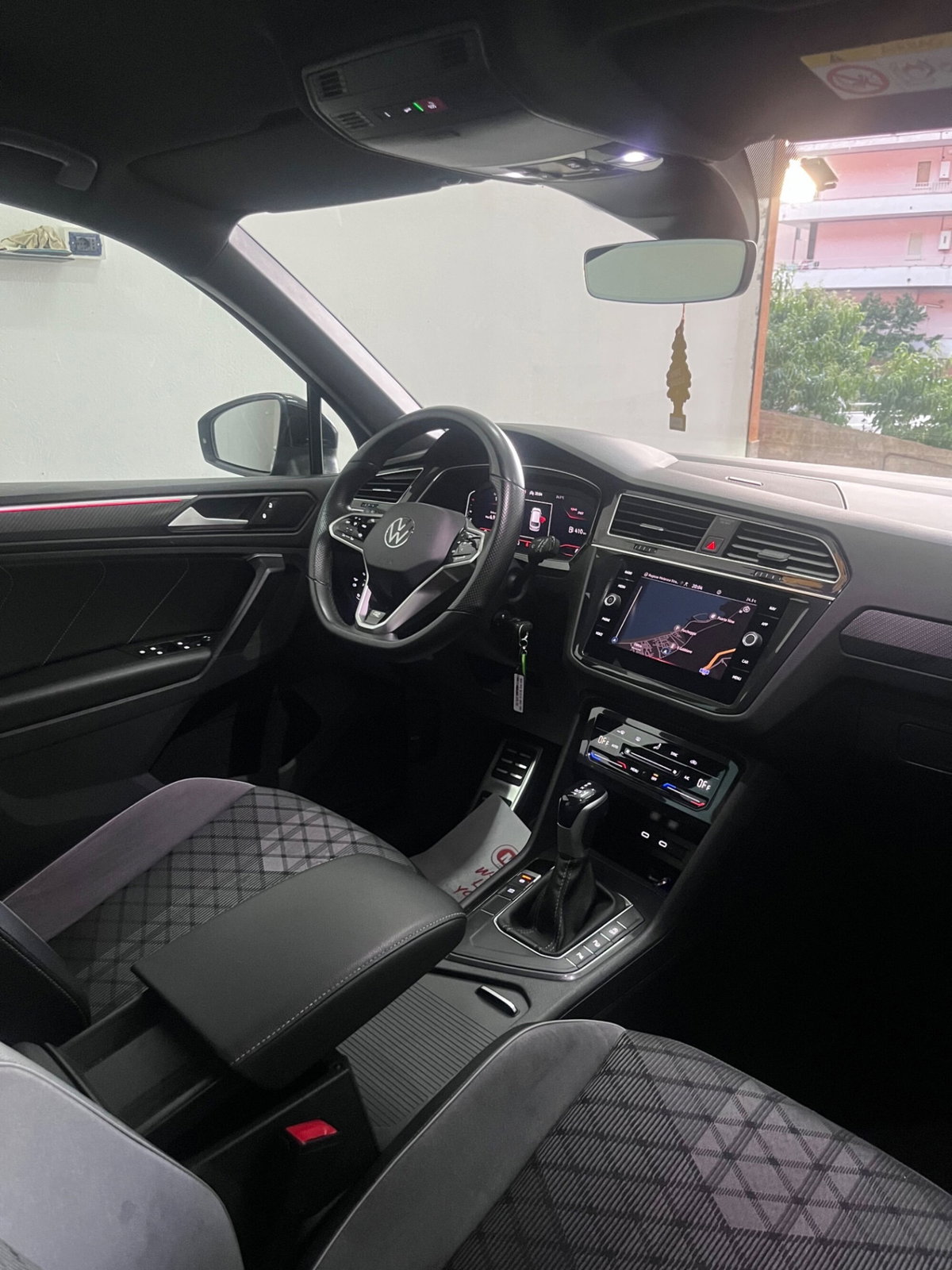 Volkswagen Tiguan 2.0 TDI 150 CV SCR DSG 4MOTION R-Line (7)