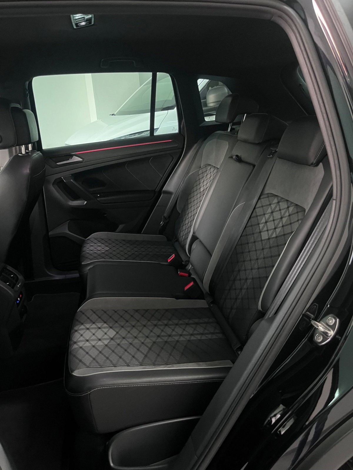Volkswagen Tiguan 2.0 TDI 150 CV SCR DSG 4MOTION R-Line (8)