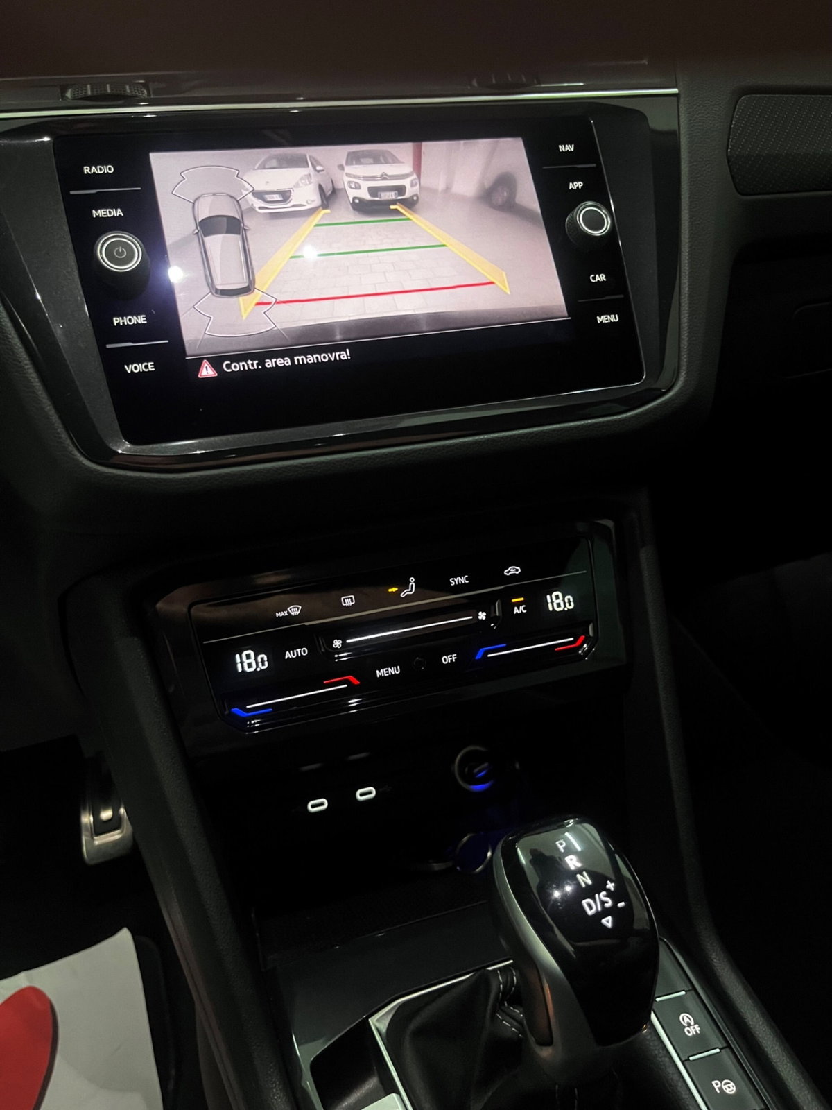 Volkswagen Tiguan 2.0 TDI 150 CV SCR DSG 4MOTION R-Line (9)