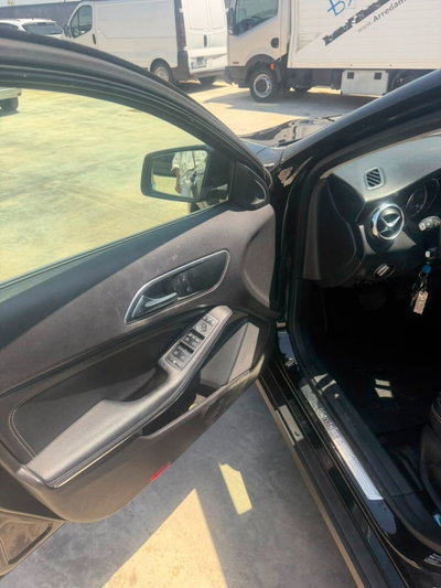 Mercedes-Benz GLA SUV 200 d Automatic Premium (11)