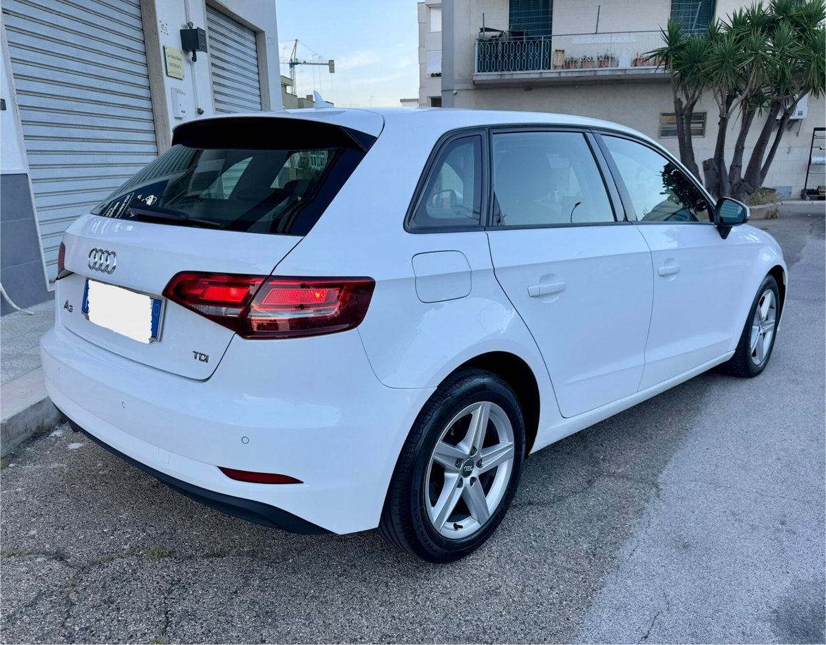Audi A3 Sportback 1.6 TDI 116 CV Sport (4)