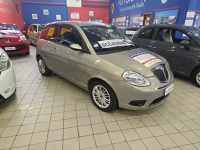 Lancia Ypsilon 1.2 Versus (2)