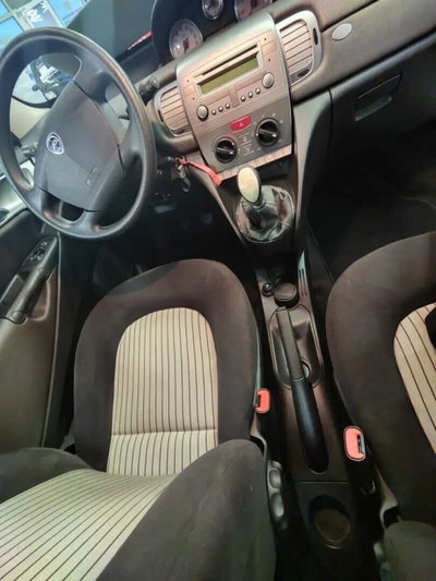 Lancia Ypsilon 1.2 Versus (8)