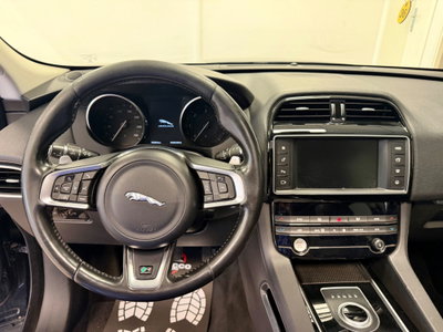 Jaguar F-Pace 2.0 D 180 CV AWD Pure (14)