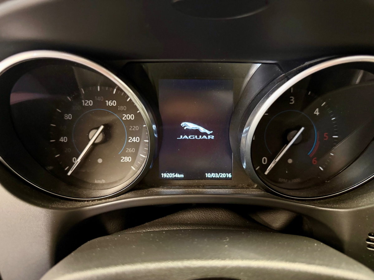 Jaguar F-Pace 2.0 D 180 CV AWD Pure (15)