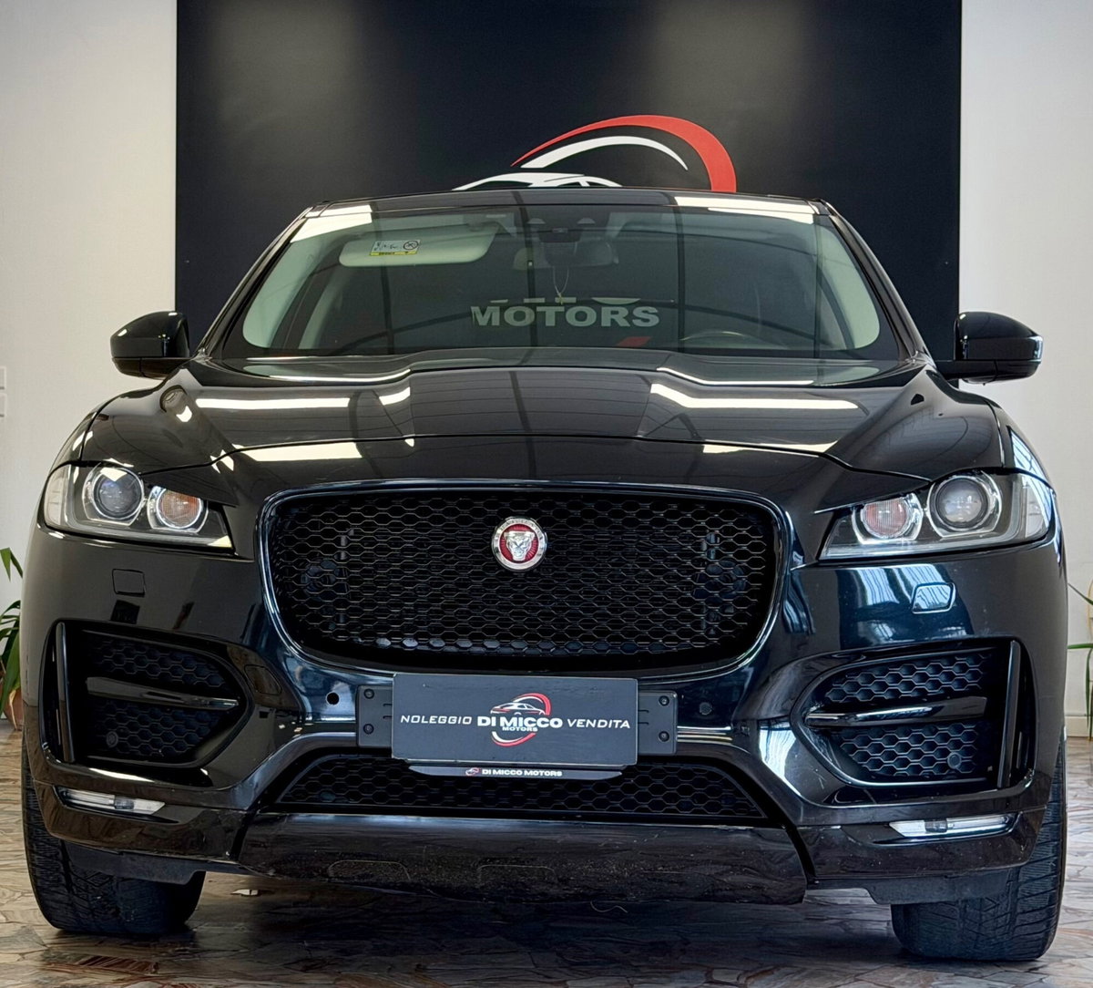 Jaguar F-Pace 2.0 D 180 CV AWD Pure (2)