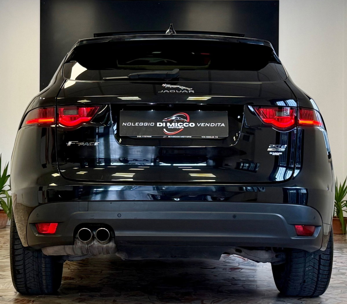 Jaguar F-Pace 2.0 D 180 CV AWD Pure (6)