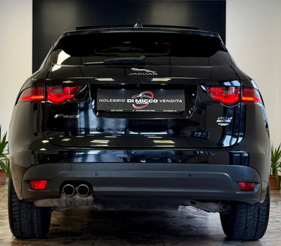 Jaguar F-Pace 2.0 D 180 CV AWD Pure (6)