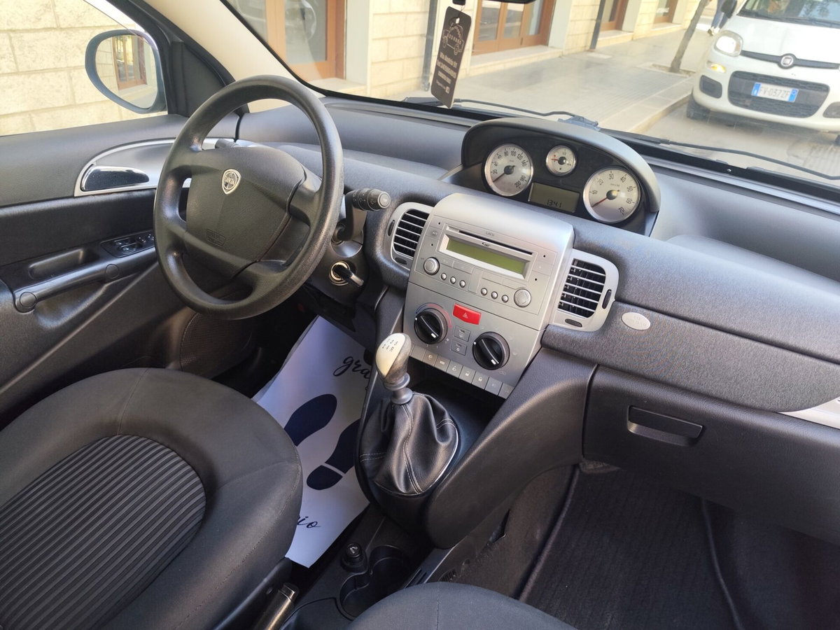 Lancia Ypsilon 1.2 (17)
