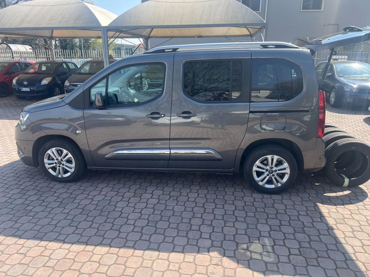 Toyota Proace Verso Verso 1.5D L0 D Executive (2)