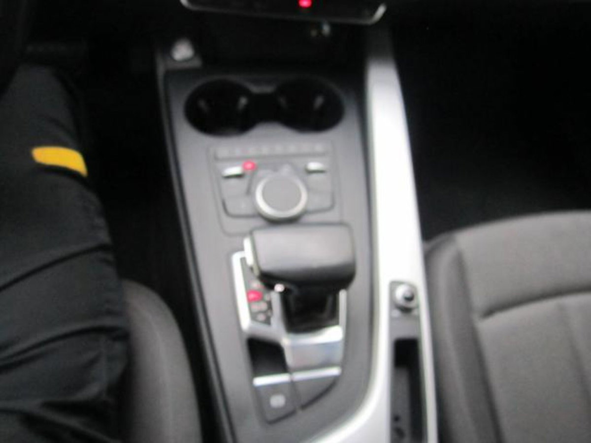 Audi A4 Avant 30 TDI (13)
