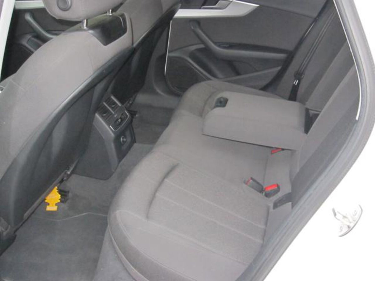 Audi A4 Avant 30 TDI (6)