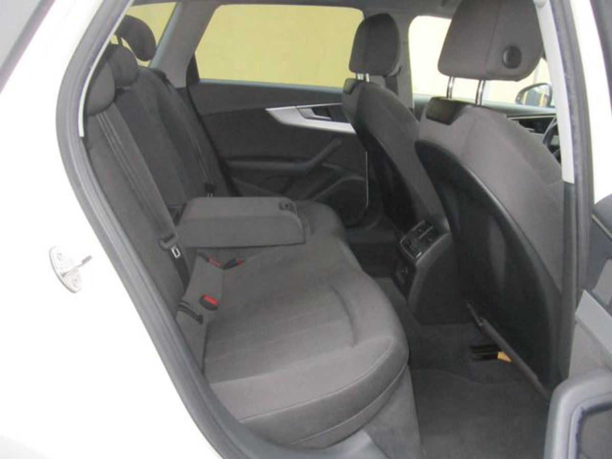 Audi A4 Avant 30 TDI (8)