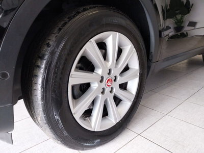 Jaguar E-Pace 2.0D 150 CV R-Dynamic S (10)