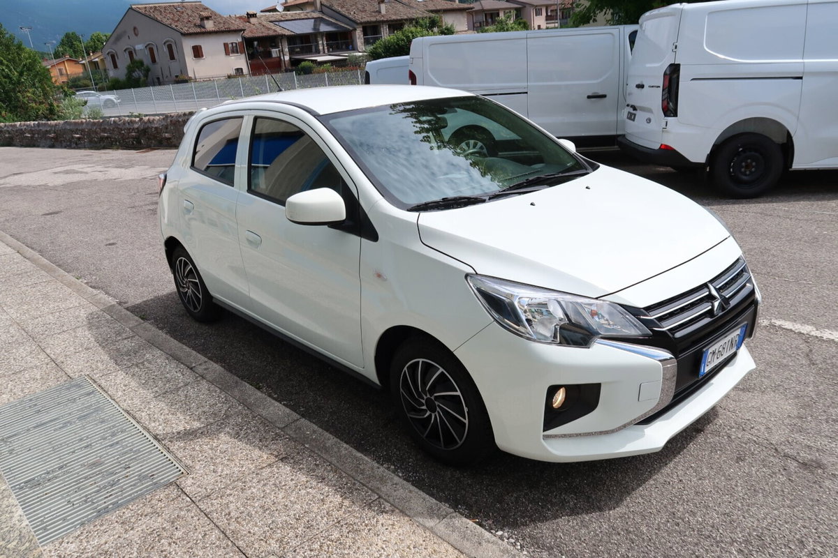 Mitsubishi Space Star 1.2 Intense SDA (3)