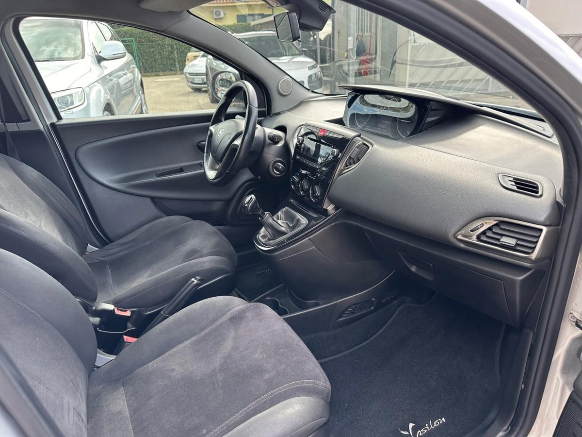 Lancia Ypsilon 1.3 MJT 16V 95 CV 5 porte S&S Gold (16)