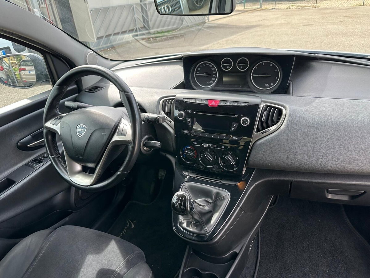Lancia Ypsilon 1.3 MJT 16V 95 CV 5 porte S&S Gold (19)