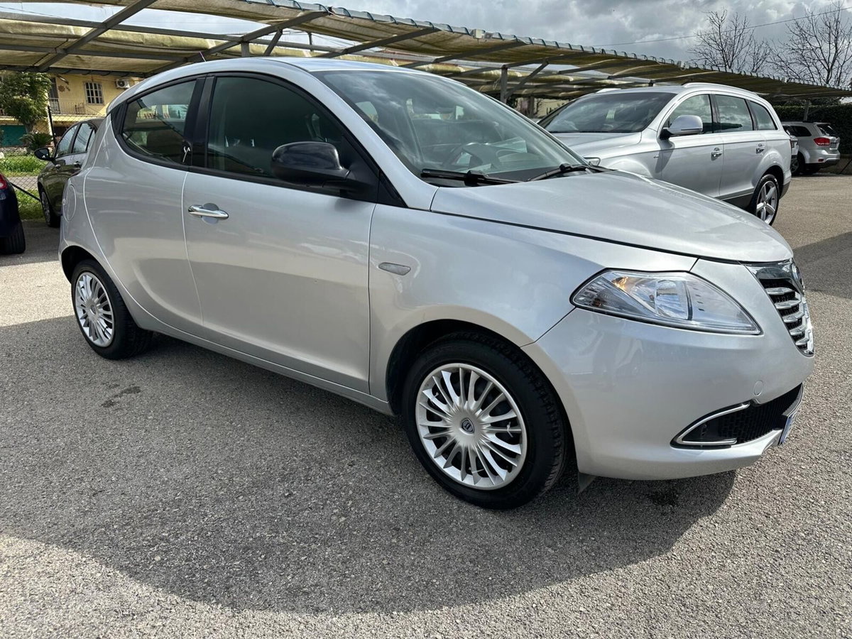 Lancia Ypsilon 1.3 MJT 16V 95 CV 5 porte S&S Gold (2)