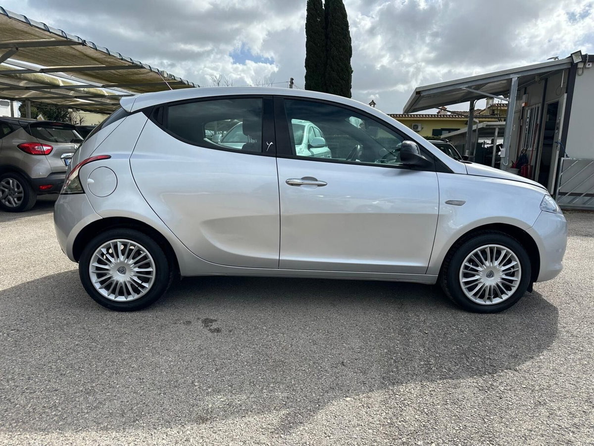 Lancia Ypsilon 1.3 MJT 16V 95 CV 5 porte S&S Gold (3)
