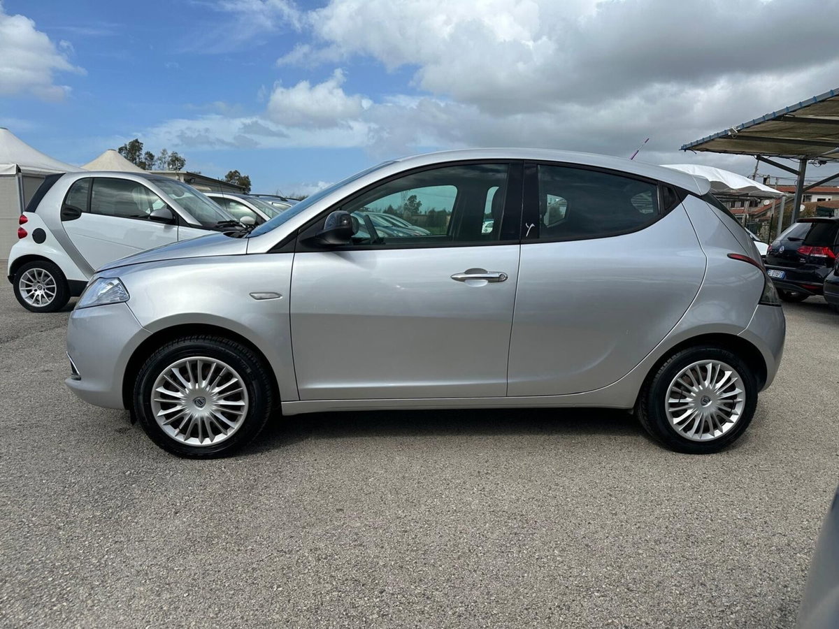 Lancia Ypsilon 1.3 MJT 16V 95 CV 5 porte S&S Gold (9)