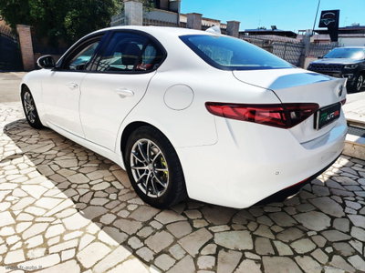 Alfa Romeo Giulia 2.2 Turbodiesel 150 CV (7)