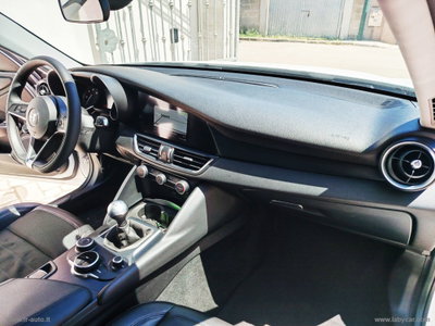 Alfa Romeo Giulia 2.2 Turbodiesel 150 CV (8)