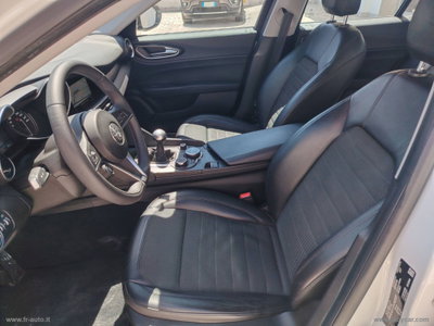 Alfa Romeo Giulia 2.2 Turbodiesel 150 CV (9)