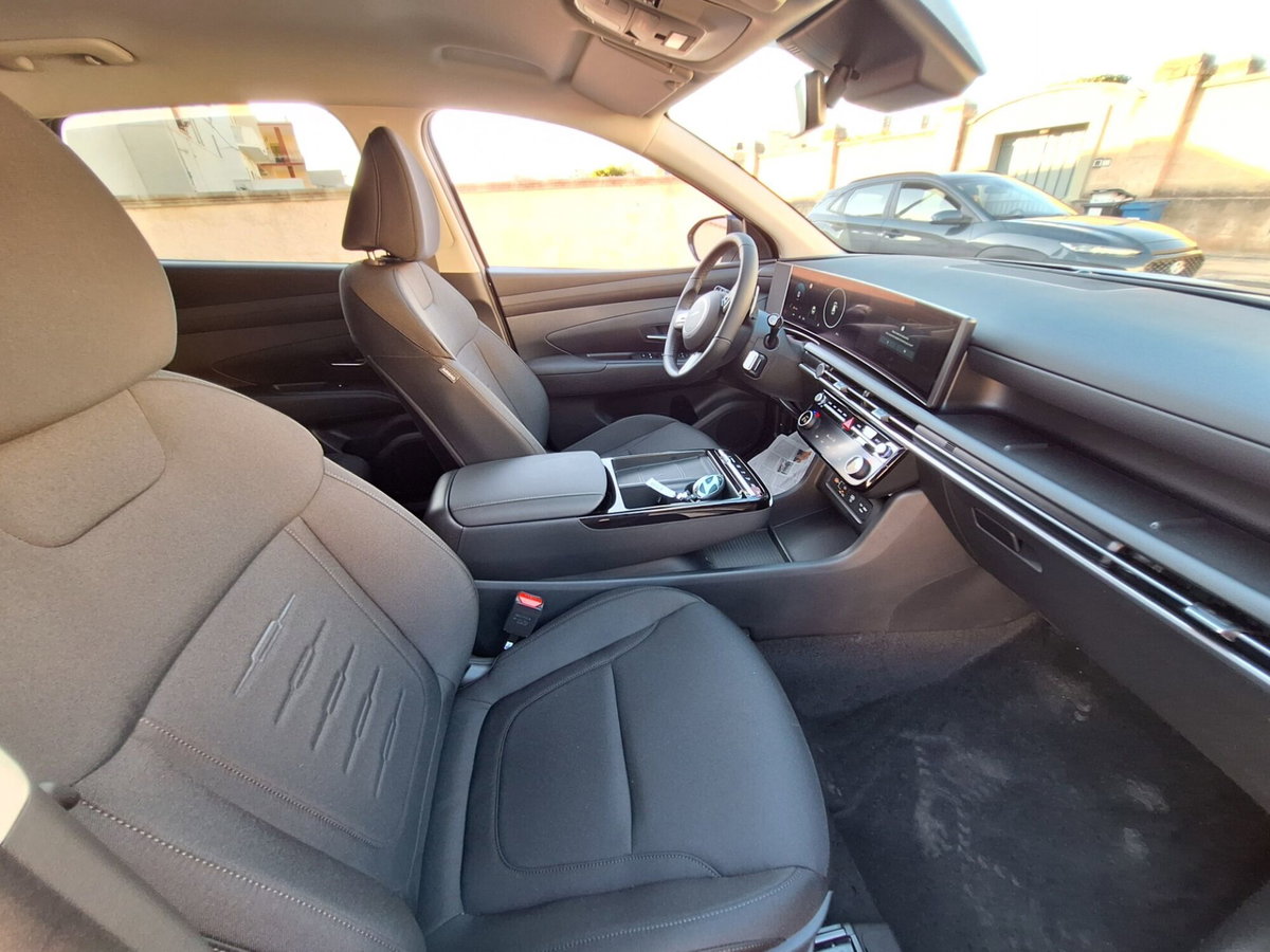 Hyundai Tucson 1.6 hev Xtech 2wd 239cv auto (10)