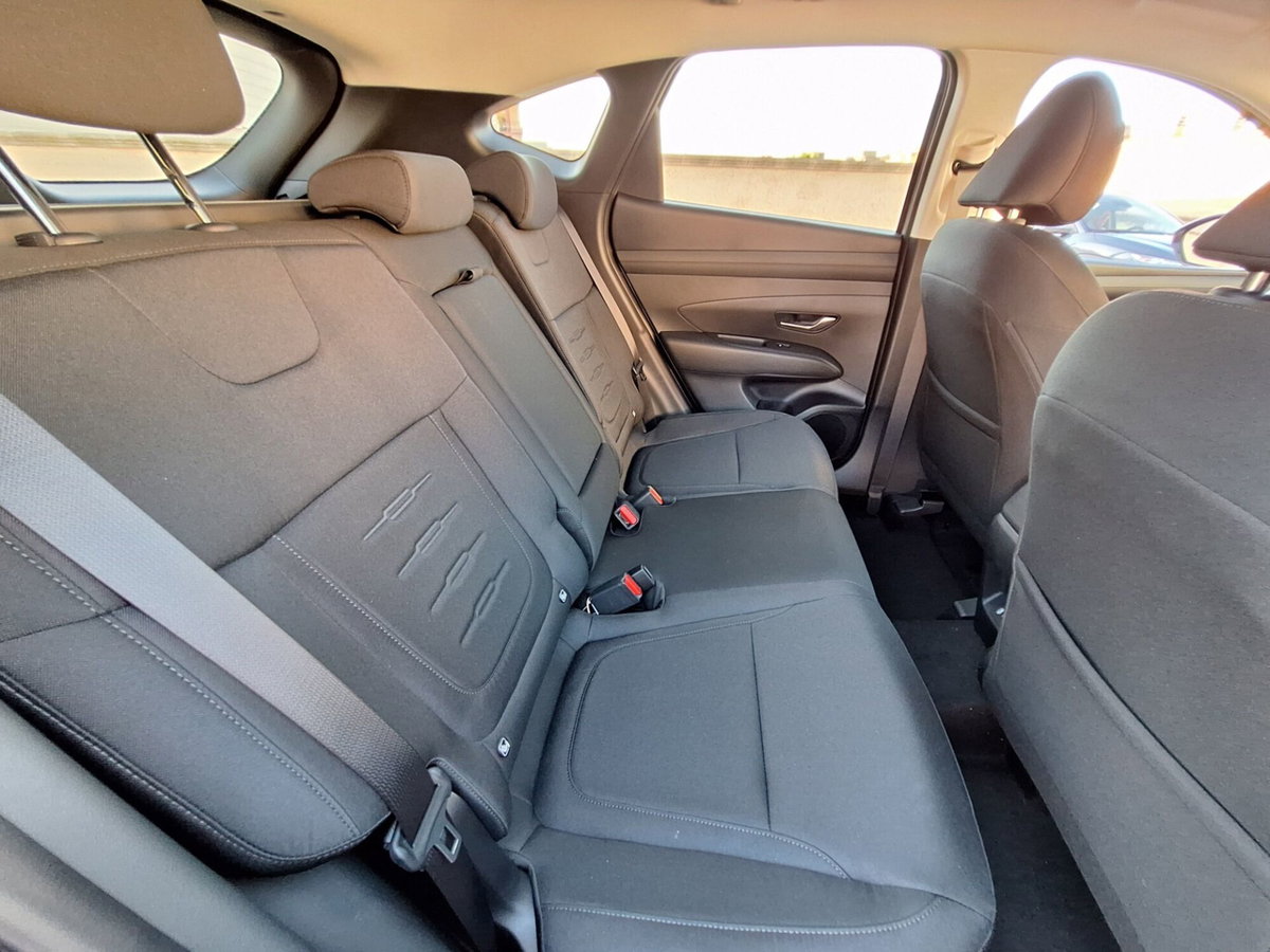 Hyundai Tucson 1.6 hev Xtech 2wd 239cv auto (12)