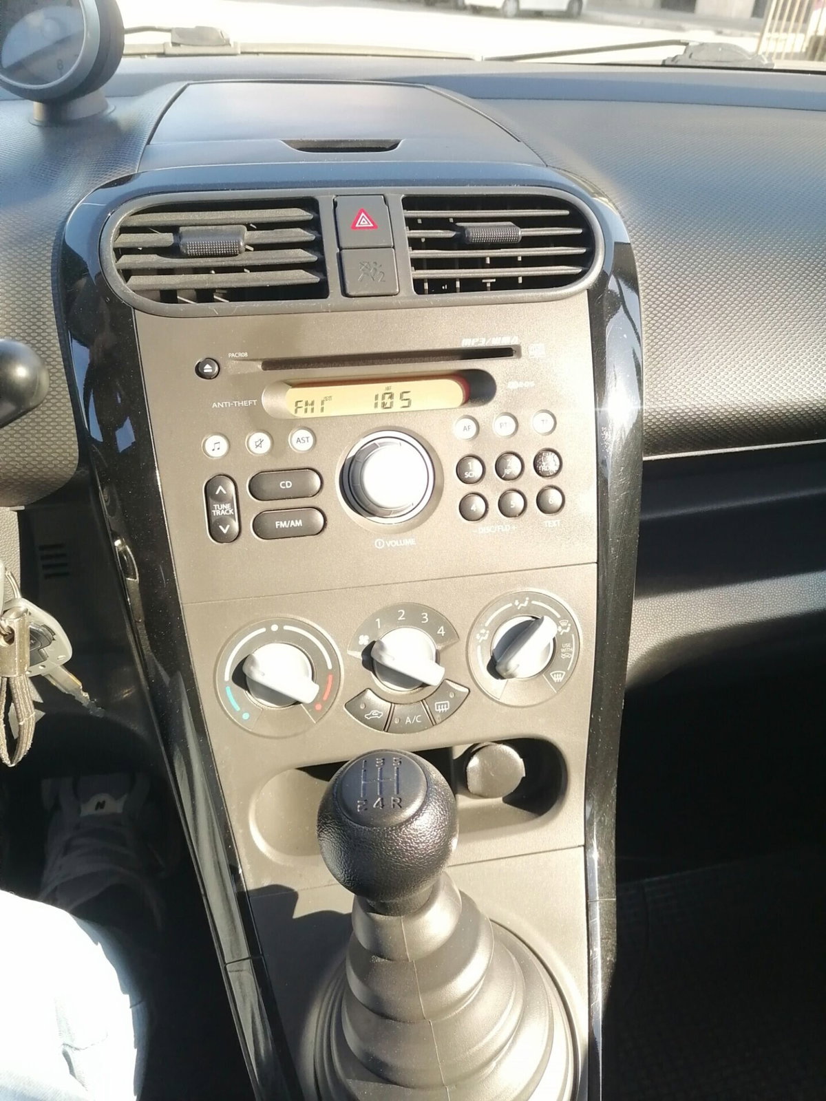 Suzuki Splash 1.0 VVT GL Style (14)