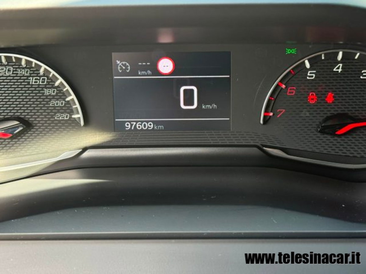 Peugeot 2008 PureTech 100 S&S Active Pack (12)
