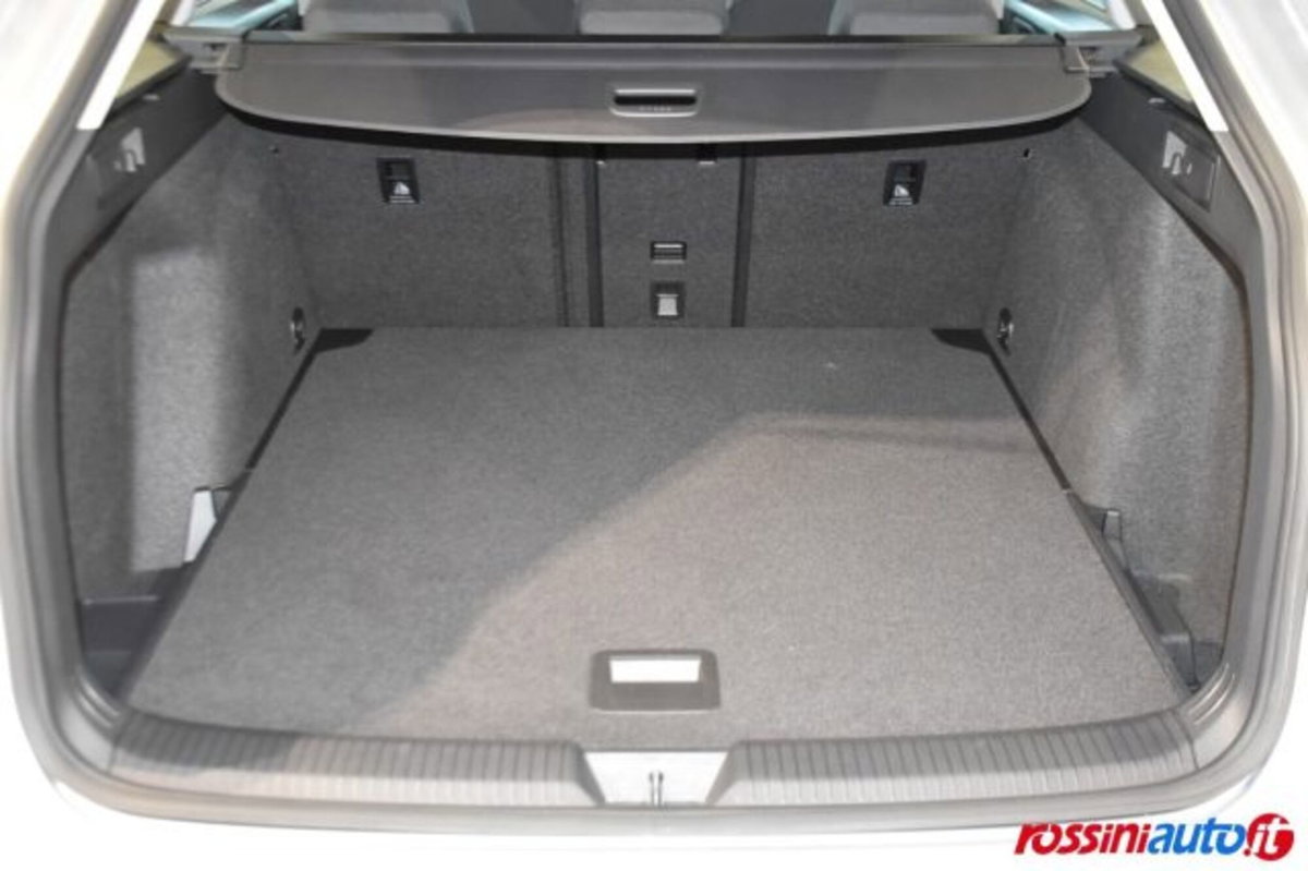 Volkswagen Golf Variant 2.0 TDI SCR DSG Life (16)