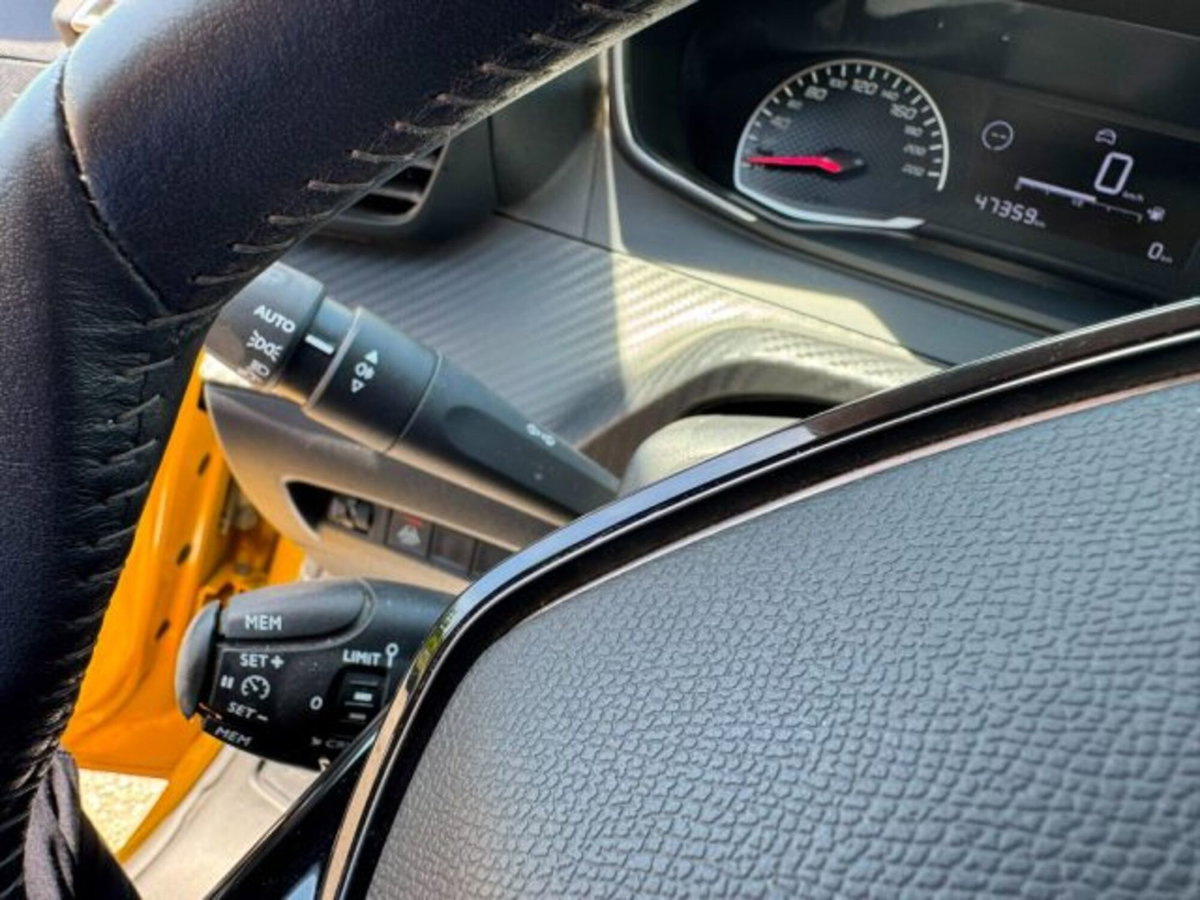 Peugeot 208 1.2 puretech Active s&s 75cv (13)