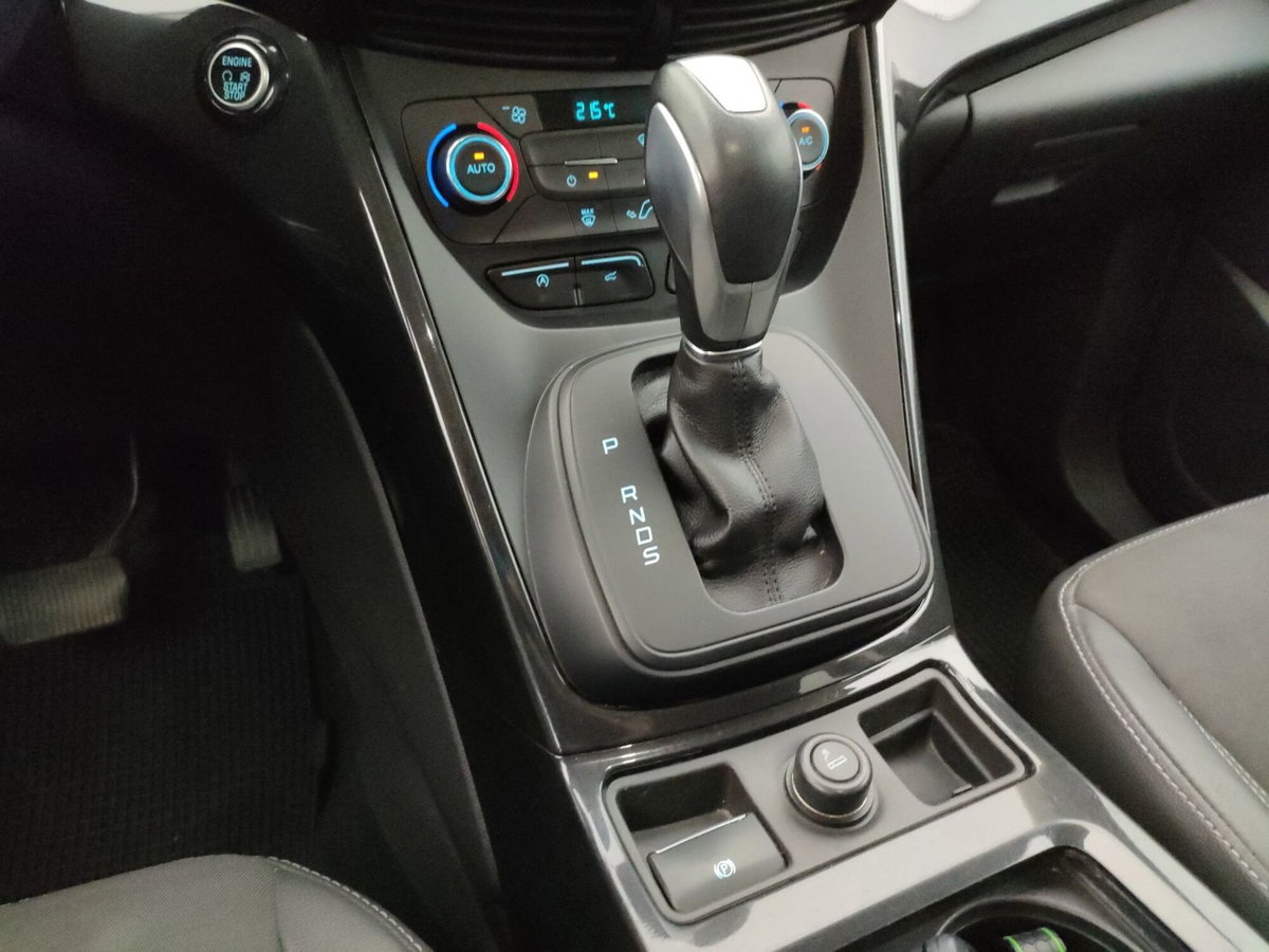 Ford Kuga 1.5 TDCI 120 CV S&S 2WD Powershift Titanium Business (13)