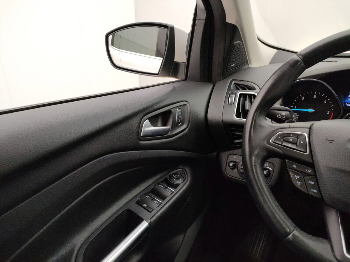 Ford Kuga 1.5 TDCI 120 CV S&S 2WD Powershift Titanium Business (16)