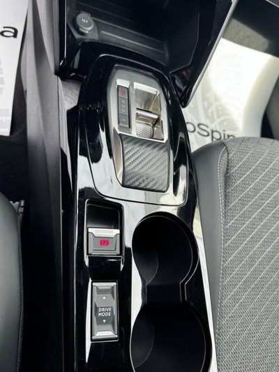 Peugeot 2008 1.2 hybrid Allure 145cv e-dcs6 (13)