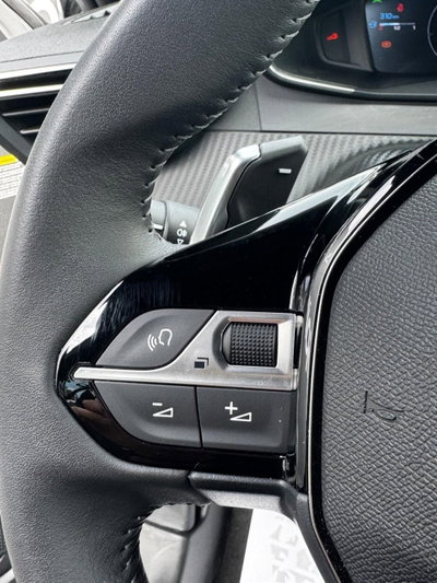 Peugeot 2008 1.2 hybrid Allure 145cv e-dcs6 (19)