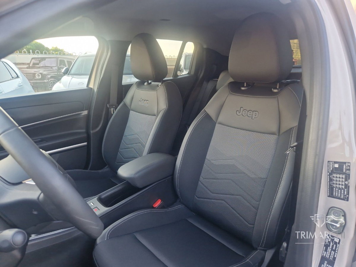 Jeep Avenger 1.2 turbo Summit fwd 100cv (9)