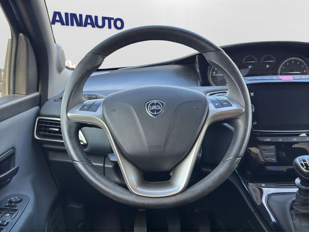 Lancia Ypsilon 1.0 FireFly 5 porte S&S Hybrid Gold Plus (11)