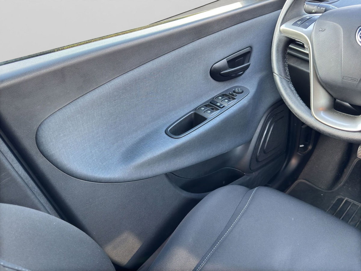 Lancia Ypsilon 1.0 FireFly 5 porte S&S Hybrid Gold Plus (13)