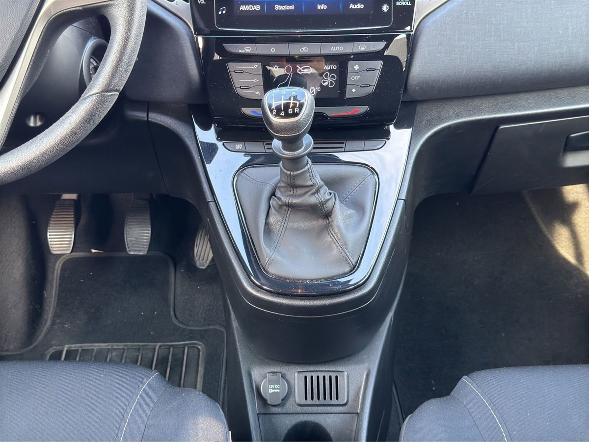 Lancia Ypsilon 1.0 FireFly 5 porte S&S Hybrid Gold Plus (16)