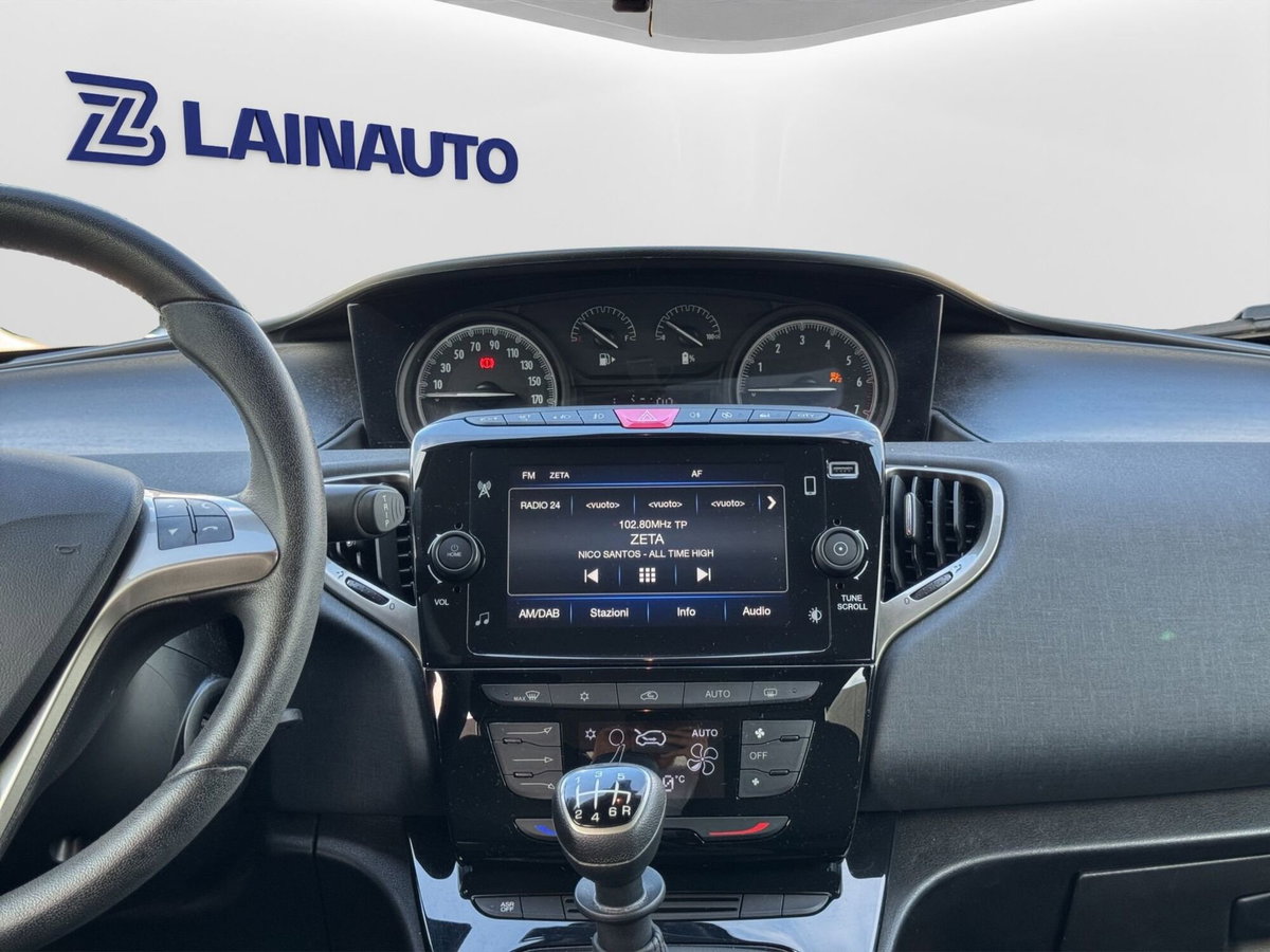 Lancia Ypsilon 1.0 FireFly 5 porte S&S Hybrid Gold Plus (17)