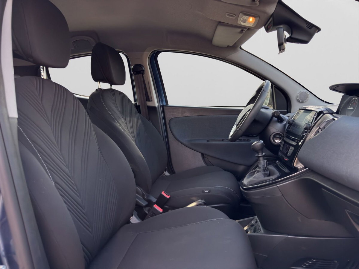 Lancia Ypsilon 1.0 FireFly 5 porte S&S Hybrid Gold Plus (19)