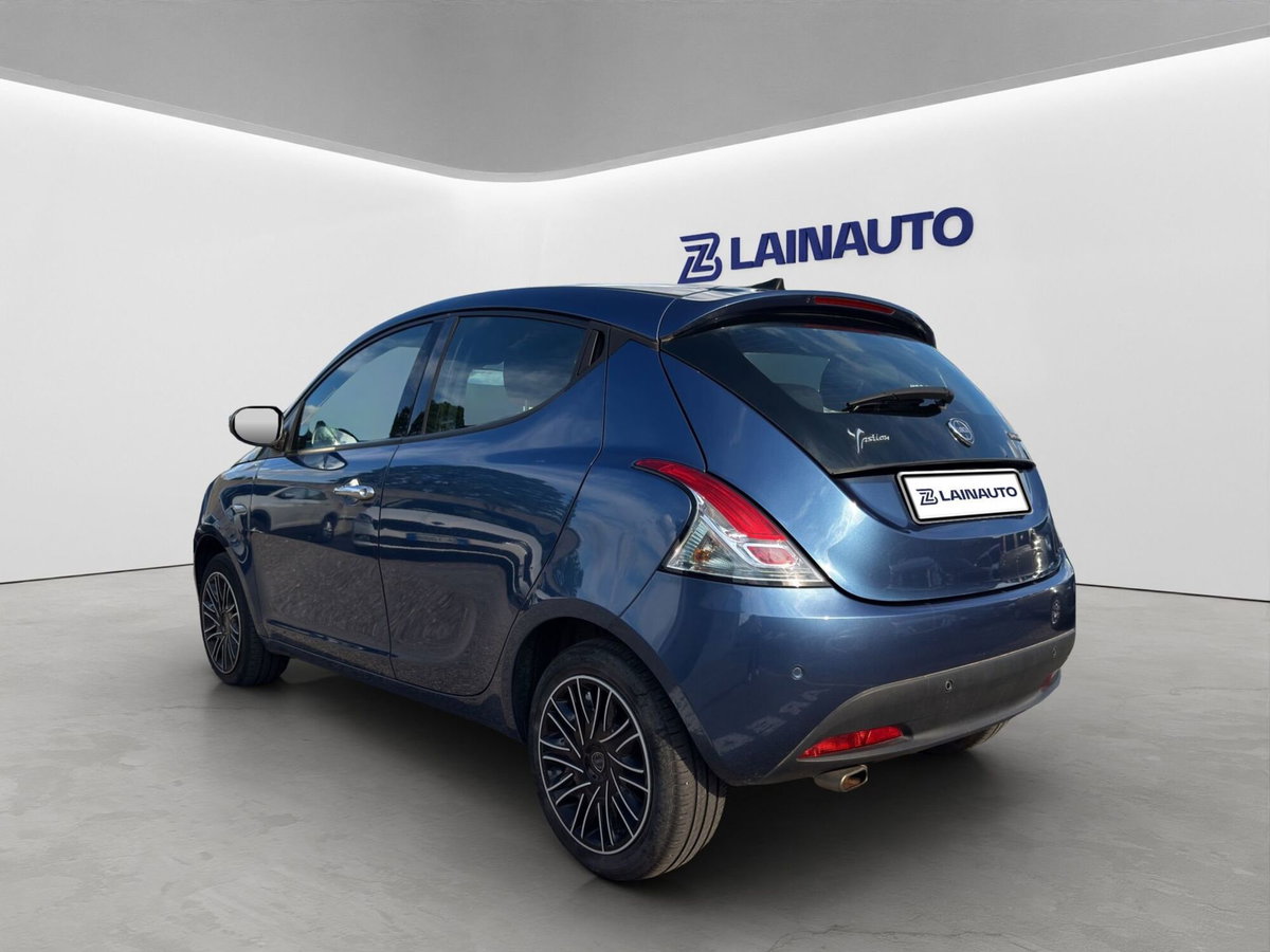 Lancia Ypsilon 1.0 FireFly 5 porte S&S Hybrid Gold Plus (4)
