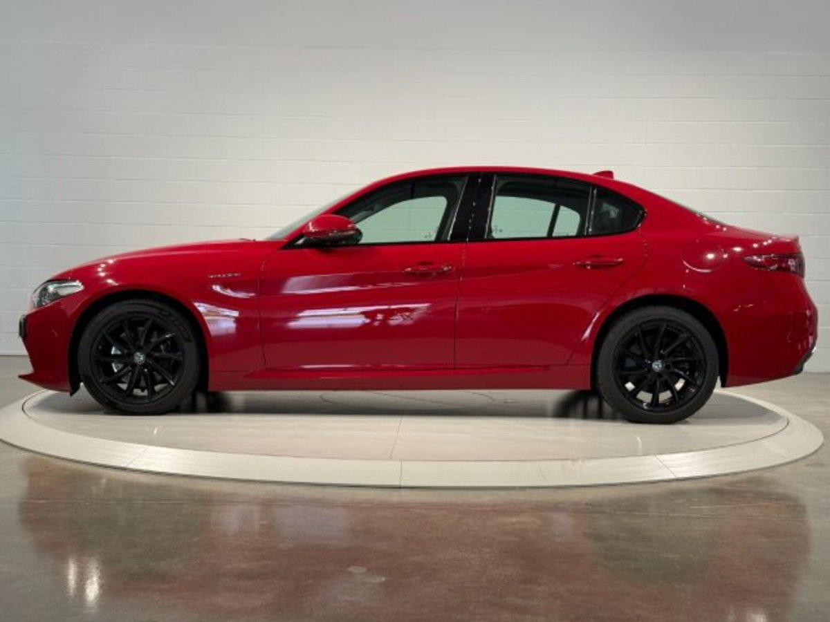 Alfa Romeo Giulia 2.2 Turbodiesel 210 CV AT8 AWD Q4 Veloce (2)