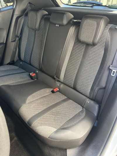 Peugeot 2008 PureTech 100 S&S Allure (15)