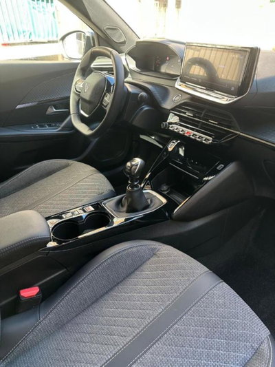 Peugeot 2008 PureTech 100 S&S Allure (16)