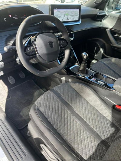 Peugeot 2008 PureTech 100 S&S Allure (8)