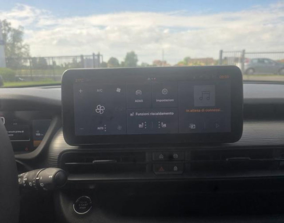 Jeep Avenger 1.2 turbo Altitude fwd 100cv (12)