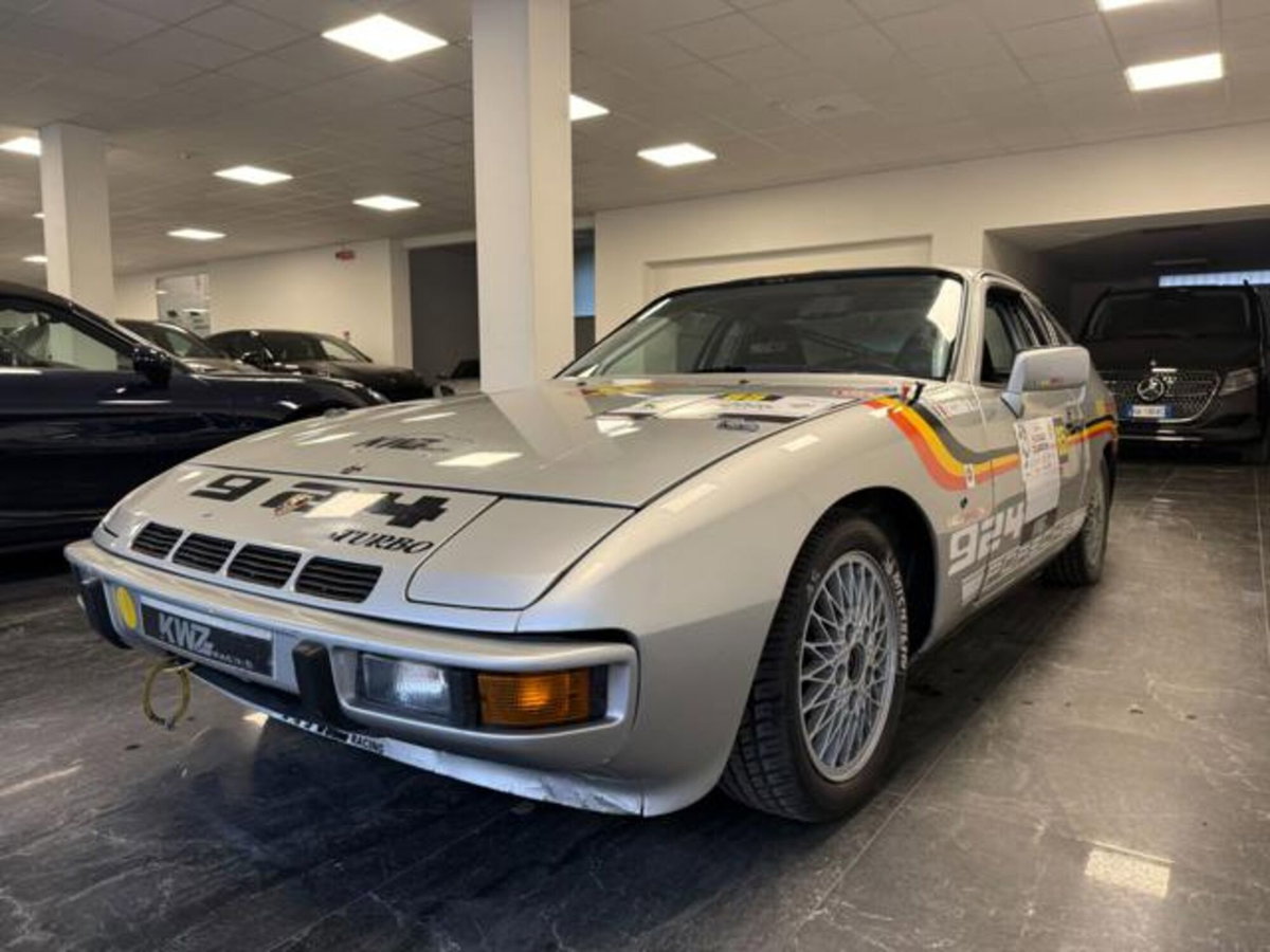 Porsche 944 Coupé Turbo cat